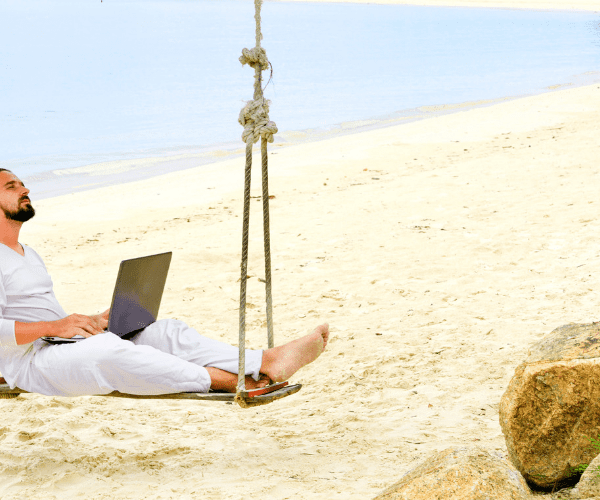 five-travel-accessories-to-work-remotely